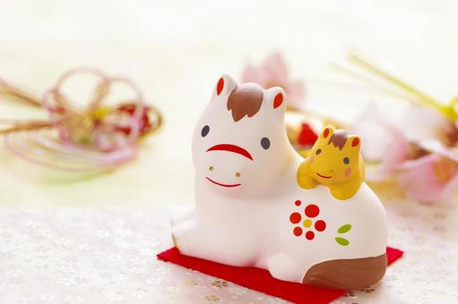 縁起物の可愛らしい午年の置き物 午年,馬,干支の写真素材