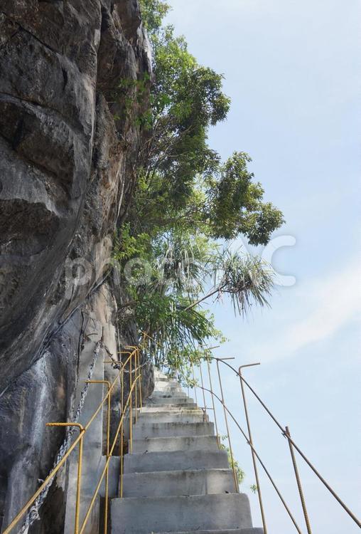 階段 階段,コンクリート,細い手摺の写真素材