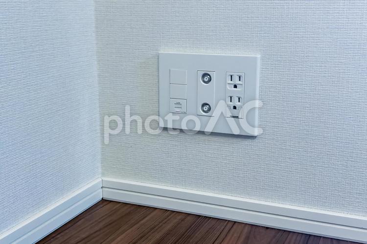 TV電話ネット回線がまとまったコンセント マルチコンセント,テレビコンセント,電源の写真素材