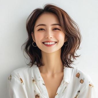 満面の笑みの女性 満面の笑みの女性の写真