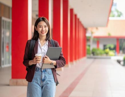 オシャレな女子学生 オシャレな女子学生の写真