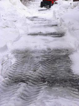 道路をふさぐ大雪と除雪 道路,枝,大雪の写真素材