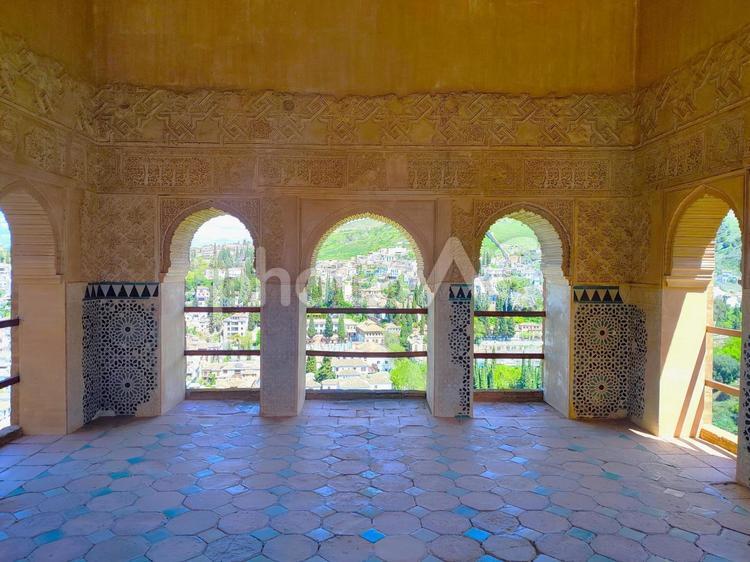 貴婦人の塔　イスラム装飾の部屋 アルハンブラ宮殿,世界遺産,貴婦人の塔の写真素材
