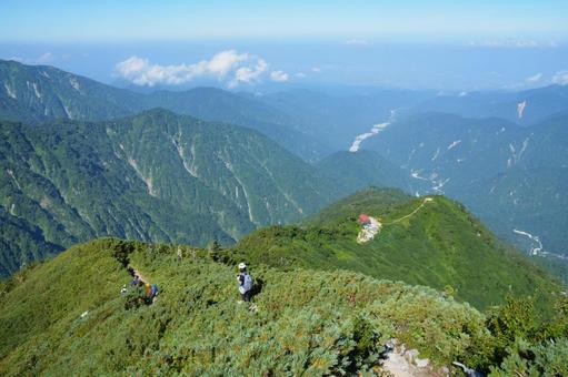剱岳・早月尾根を下山する登山者 剱岳,早月尾根,早月小屋の写真素材