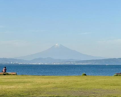 静岡県焼津市、石津海岸公園から望む富士山 静岡県焼津市、石津海岸公園から望む富士山の写真