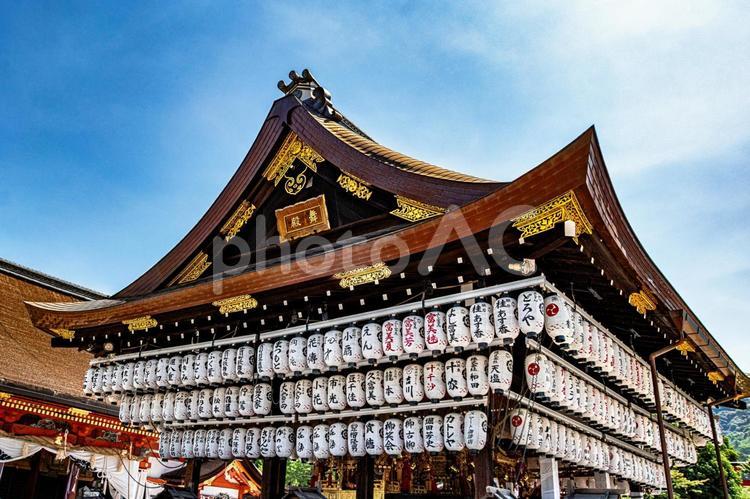 京都　八坂神社　舞殿 八坂神社,舞殿,提灯の写真素材