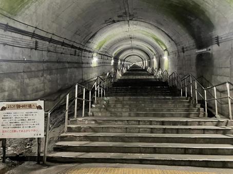 延々と続くようなトンネル 延々と続くようなトンネル みなかみ,トンネル,ホラーの写真素材