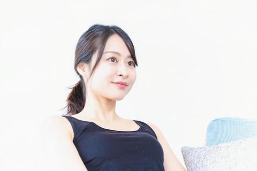 リラックスをする若い女性 リラックスをする若い女性 ビューティー,リラックス,快適の写真素材
