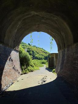信越本線の廃トンネル 信越本線の廃トンネルの写真