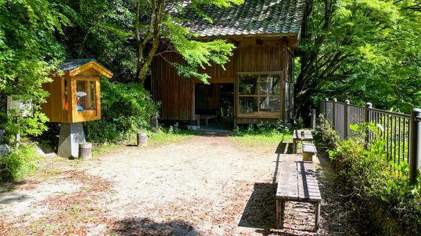 観音の滝山道途中の休憩所 観音の滝山道途中の休憩所 休憩所,観音の滝,唐津市の写真素材