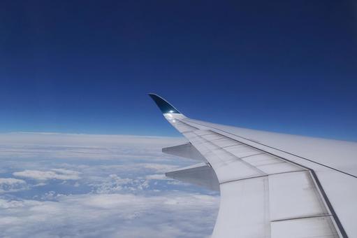 機窓 機窓,飛行機,翼の写真素材