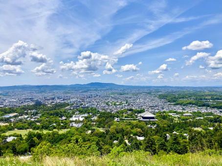 眼下に広がる古都奈良の景色 若草山,一重目,頂上の写真素材
