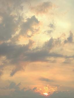 8月の空 日没 8月の空 日没の写真