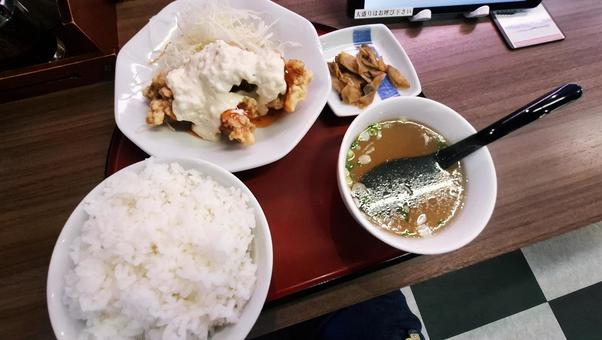 油淋鶏定食 油淋鶏定食 油淋鶏,ユーリンチー,中華料理の写真素材