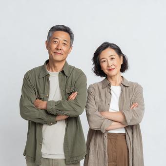 自信に満ちた二人の笑顔 自信に満ちた二人の笑顔の写真
