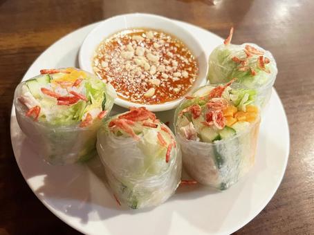 美味しそうなタイ料理の生春巻きとタレ 生春巻き,タイ料理,サラダの写真素材