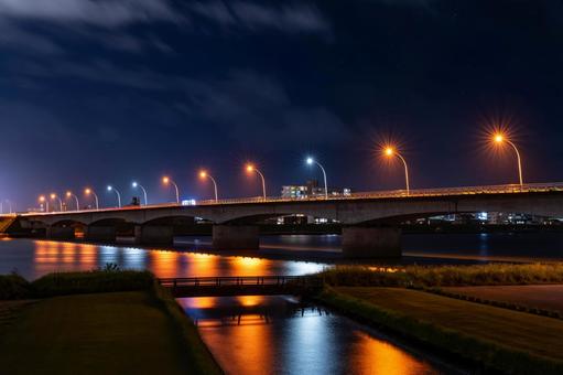 夜の赤江大橋 夜の赤江大橋の写真