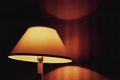布製ランプシェードから溢れる穏やかな光 ランプ,照明,光の写真素材