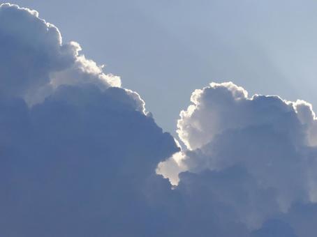ゴリラを連想させる雲 ゴリラを連想させる雲の写真