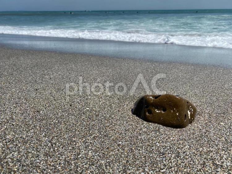 綺麗な浜辺と石 青空,空,雲の写真素材
