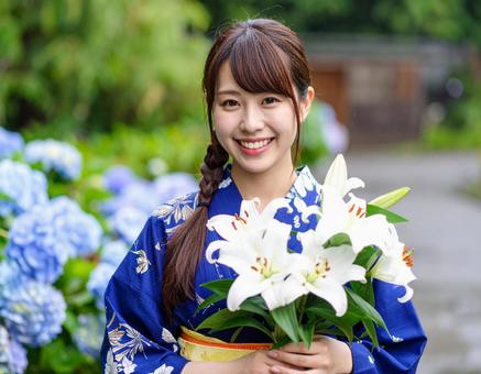 6月の誕生花・百合の彼女の浴衣姿 6月の誕生花・百合の彼女の浴衣姿の写真