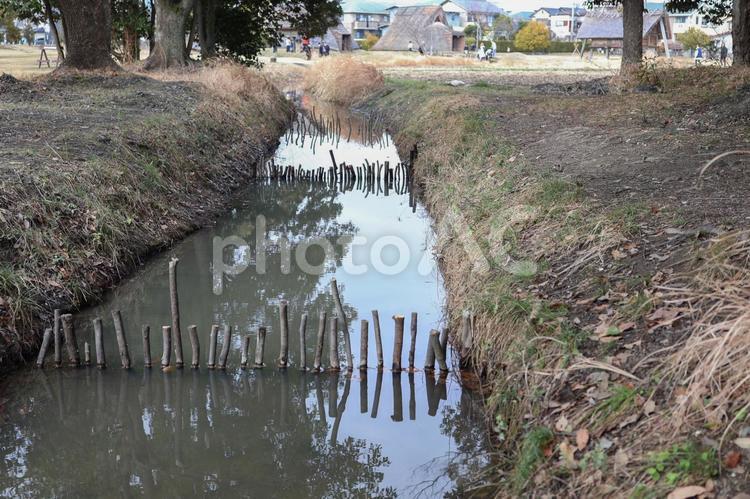 弥生時代のムラにある水路と木の棒 登呂遺跡,遺跡,弥生時代の写真素材