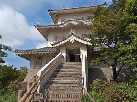 晴れた日の騎西城天守閣(埼玉県加須市) 晴れた日の騎西城天守閣(埼玉県加須市)の写真