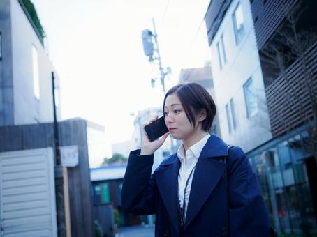 27:外出するビジネスウーマン 27:外出するビジネスウーマン 女性,女の子,人物の写真素材