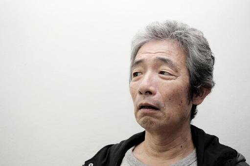 悩むシニア男性 シニア男性,シニア,老人の写真素材