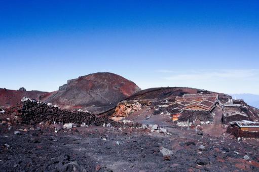 天空の休憩所：富士山頂上の山小屋 富士山,山頂,頂上の写真素材