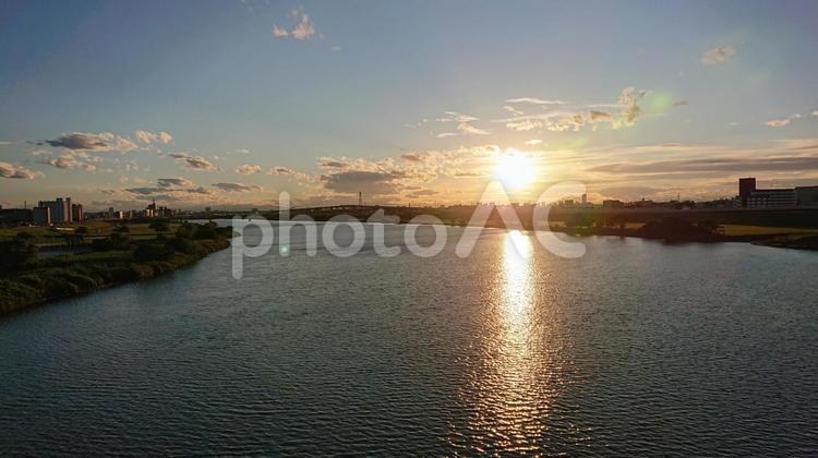 あらかわ初夏夕焼け 水域,日暮れ,暁の写真素材