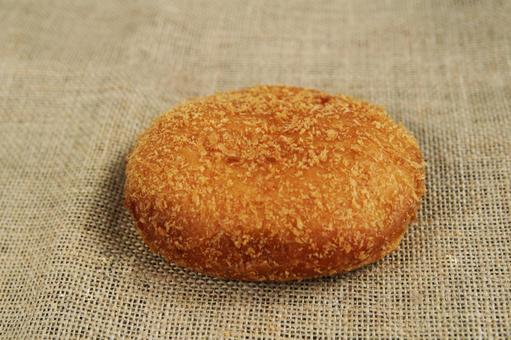 カレーパンのクローズアップ カレーパンのクローズアップ カレーパン,パン,揚げパンの写真素材