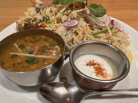 美味しそうなインド料理のチキンビリヤニ 美味しそうなインド料理のチキンビリヤニ ビリヤニ,バスマティライス,南インド料理の写真素材
