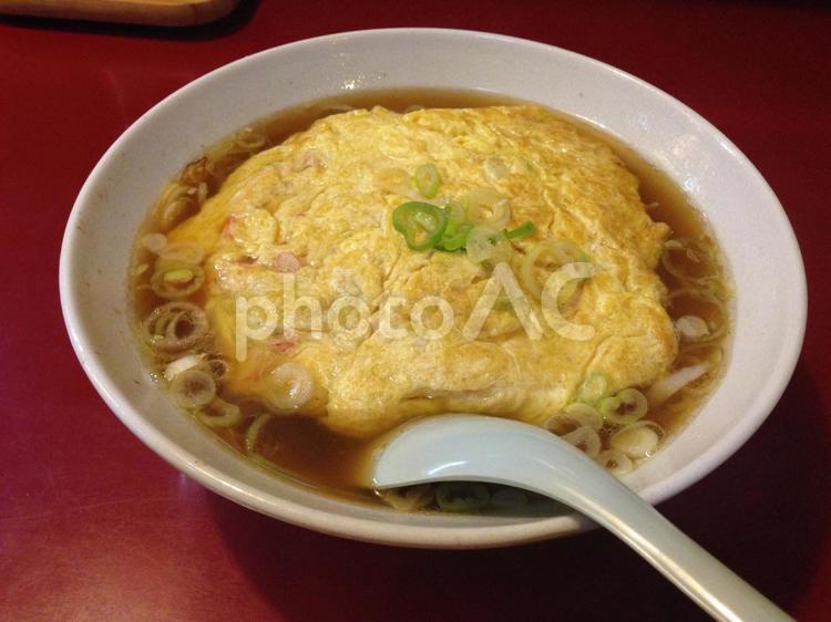 中華料理屋の鶏ガラあっさりカニ玉ラーメン カニ玉ラーメン,ラーメン,中華そばの写真素材