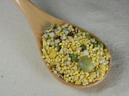豆ごはんの素 きび 打ち豆 豆ごはんの素 きび 打ち豆の写真