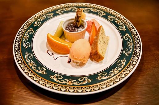 食後のデザート色々 シフォンケーキ,果物,アイスの写真素材