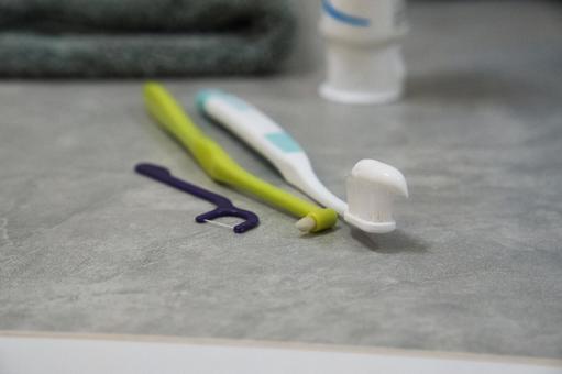 虫歯予防 歯ブラシと歯間ブラシ 虫歯予防 歯ブラシと歯間ブラシ 歯ブラシ,歯間ブラシ,デンタルフロスの写真素材