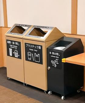 ごみ箱 ごみ箱 ごみ箱,ゴミ箱,もえるゴミの写真素材