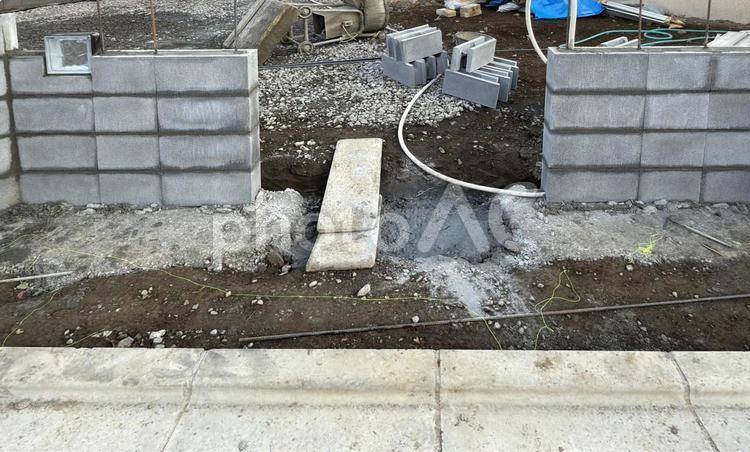 ブロックで住宅の玄関の門の外構工事 門,玄関,ブロックの写真素材