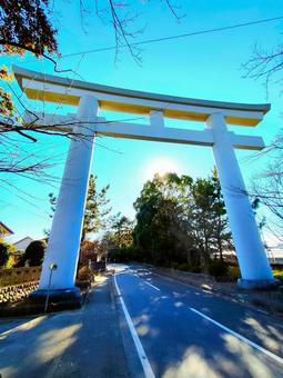 鳥居と青空の写真