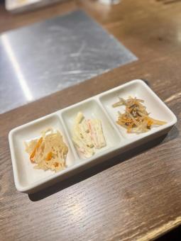 前菜 前菜 マカロニサラダ,切り干し大根,人参の写真素材