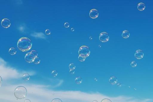 青空に舞うシャボン玉 青空に舞うシャボン玉の写真