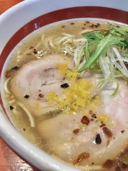 ゆず塩ラーメン ゆず塩ラーメン 塩ラーメン,清湯スープ,清湯の写真素材