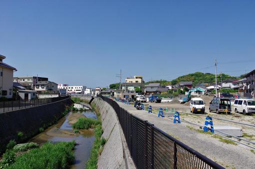 松山市郊外の町角風景 松山市郊外の町角風景 町並み,家並み,宮前川の写真素材