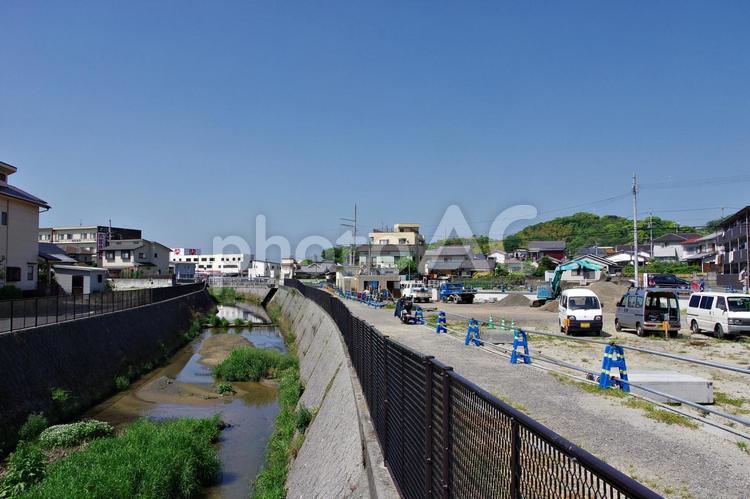 松山市郊外の町角風景 町並み,家並み,宮前川の写真素材