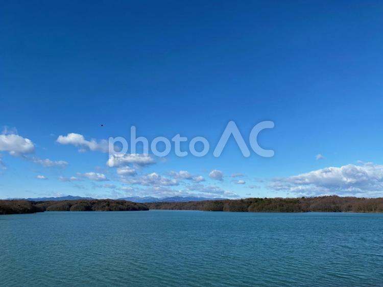 水のある風景1 空,湖,光の写真素材