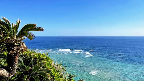 絶景の沖縄の青い海と空 果報バンタ 絶景の沖縄の青い海と空 果報バンタ 海,沖縄,絶景の写真素材