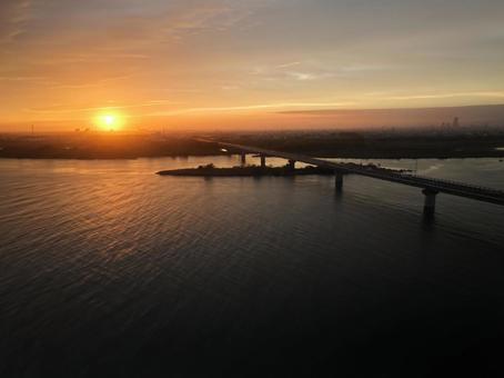 夕焼け空と橋の写真