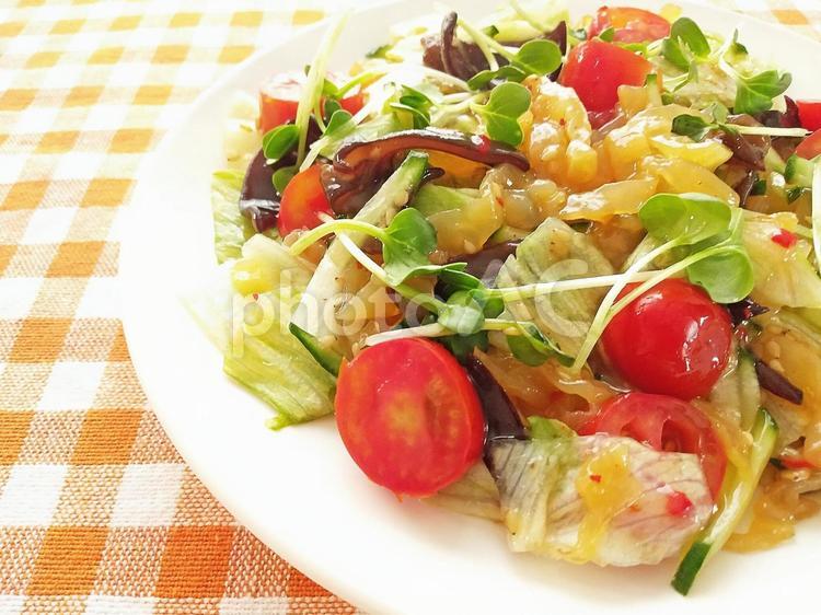 中華キクラゲの和え物 中華,キクラゲ,トマトの写真素材