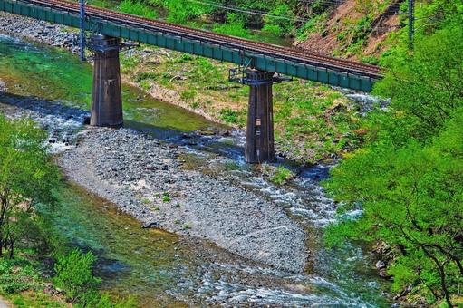 仙岩峠から望む秋田新幹線鉄橋と生保内川 秋田新幹線,仙岩峠,生保内川の写真素材